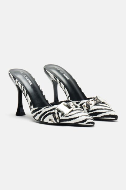 Zapatos de Tacón Plateados con Detalle Metálico y Punta Fina - Image 4