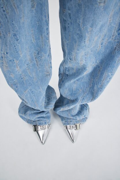 Zapatos de Tacón Plateados con Detalle Metálico y Punta Fina - Image 12